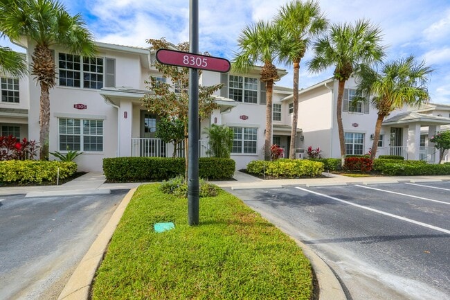 Building Photo - FIDDLER'S CREEK BEAUTY!  WHISPER TRACE 3 B...