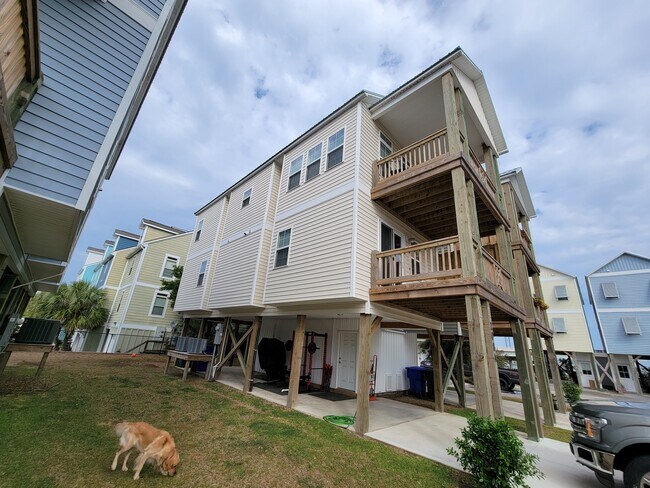 Building Photo - 208A Bridgeview Ct