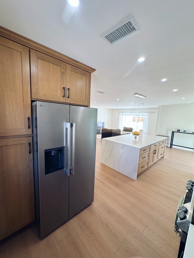 Foto del edificio - 345 N Broadmoor Ave