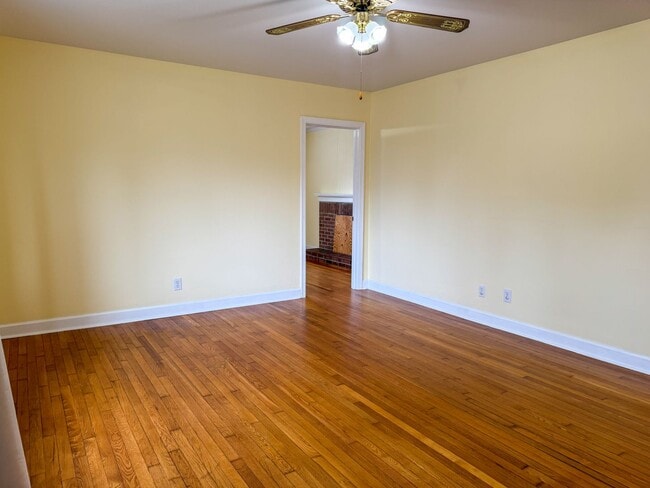 Building Photo - 904 Forestview Dr