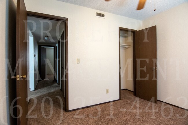 Building Photo - 2 Bedroom 1 Bathroom