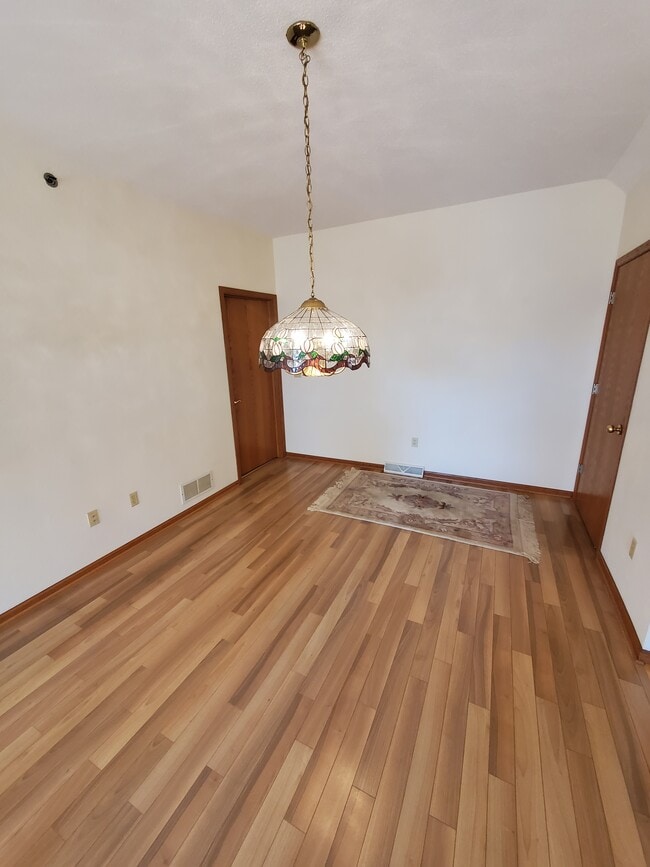 Building Photo - Beautiful 3BED/3BATH Franklin Condo