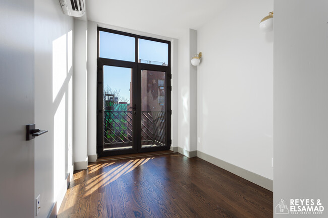 Building Photo - 263 Franklin Ave