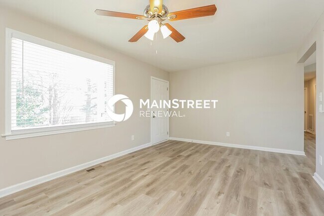 Building Photo - 3 Bedroom Pet-Friendly Home in OLD HICKORY, TN with Main Street Renewal