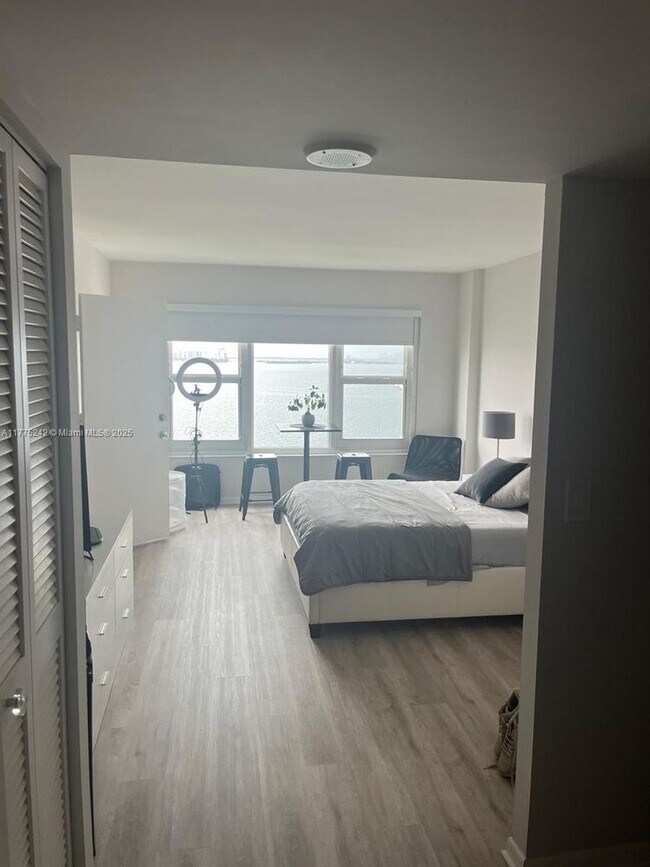 Building Photo - 11111 Biscayne Blvd