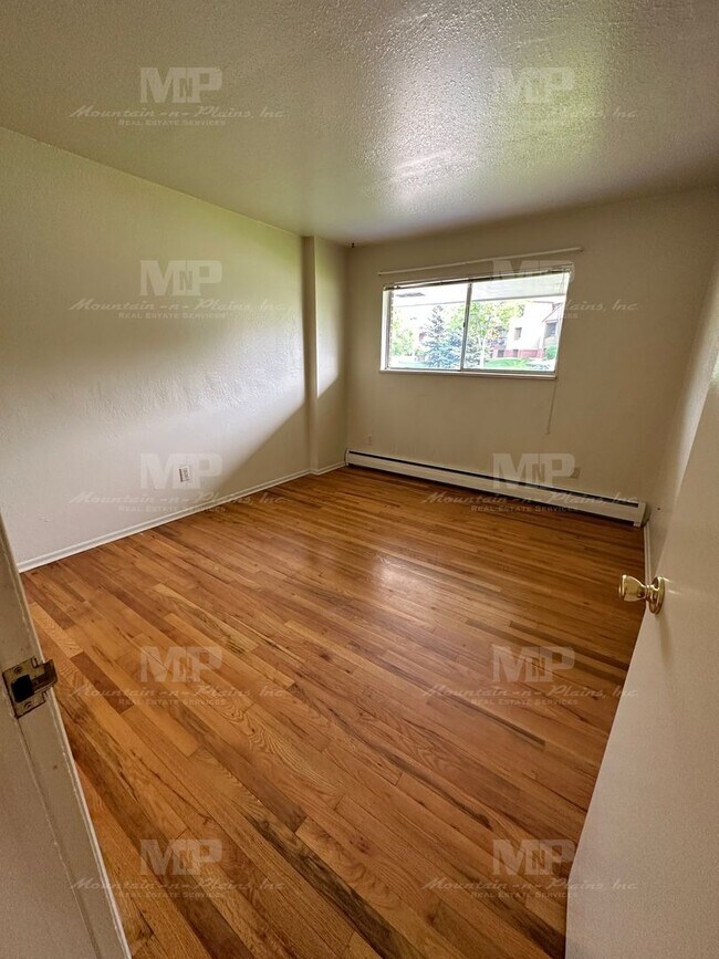 Foto del edificio - 1101 S Bryan Ave