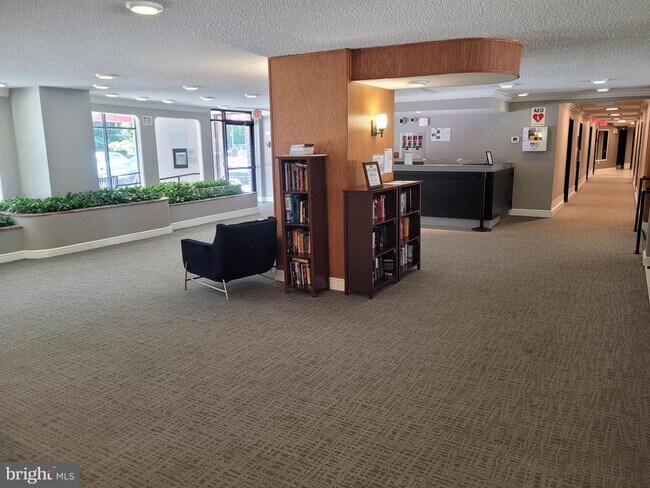 Foto del edificio - 2500 N Van Dorn St