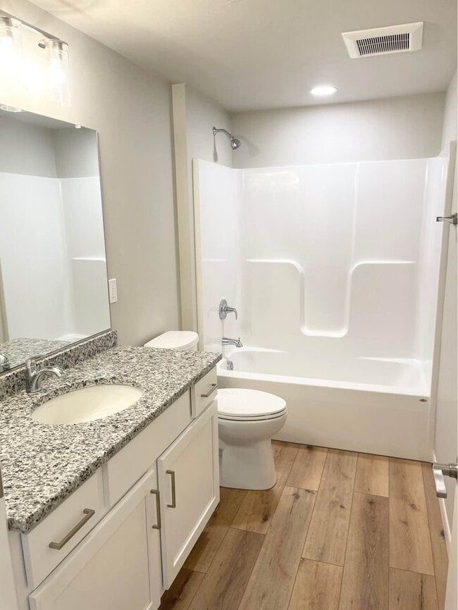 Building Photo - 1025 S Nicolet Rd