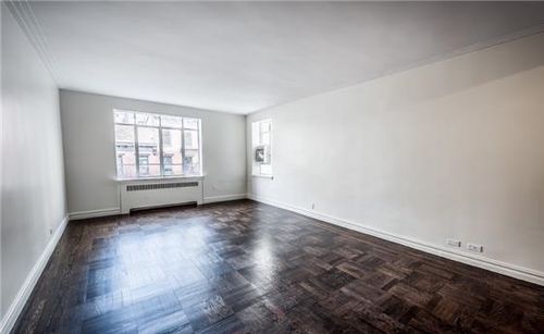 Building Photo - 270 W 24th St
