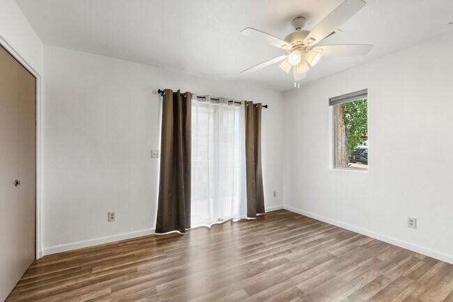 Foto del edificio - 3171 Shoshone Dr
