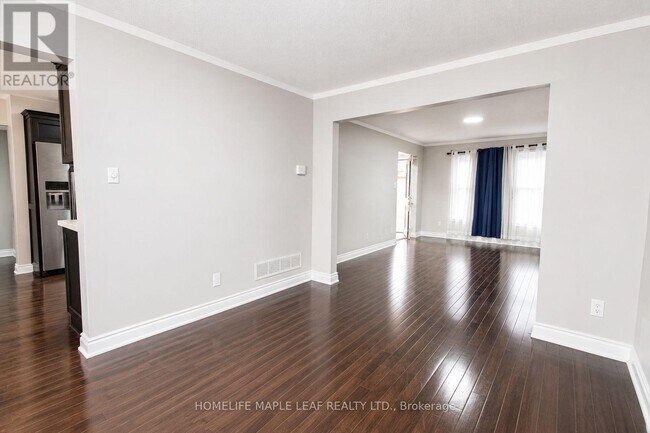 Building Photo - 32 Brydon Crescent