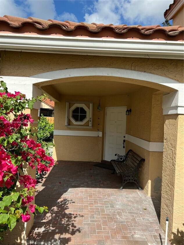 Foto principal - 2806 Oak Grove Rd