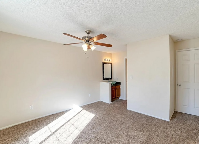 Building Photo - 3074 S Uravan St
