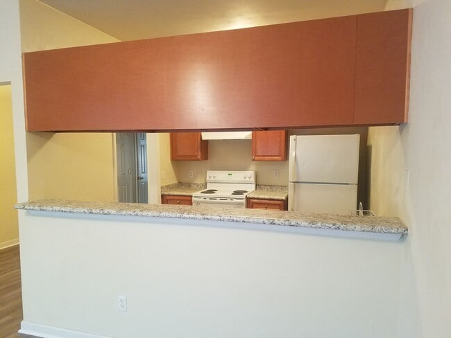 Building Photo - 3/2 Townhouse off Blairstone Road, Right By Governors Square Mall!