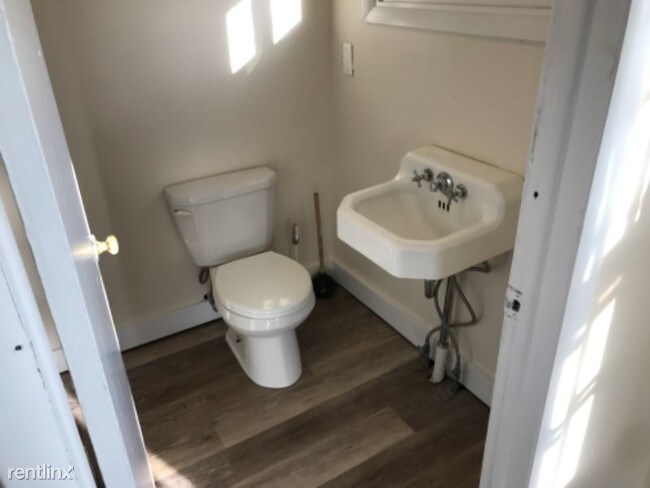 Building Photo - 1 br, 1 bath Apartment - 38 Hanratty St