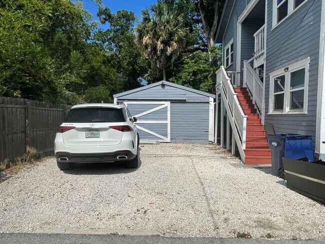 Foto del edificio - 2 BEDROOM 1 BATH LOCATED IN TAMPA HEIGHTS