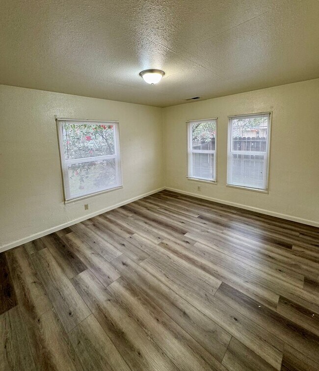 Foto del edificio - 1119 Citrus Ave