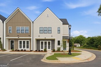 Building Photo - 331 Orchid St