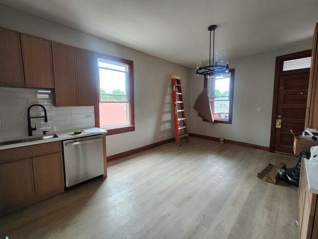 Building Photo - 5453 W Giddings St