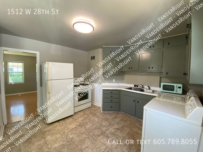 Building Photo - Cozy 2 Bedroom House!