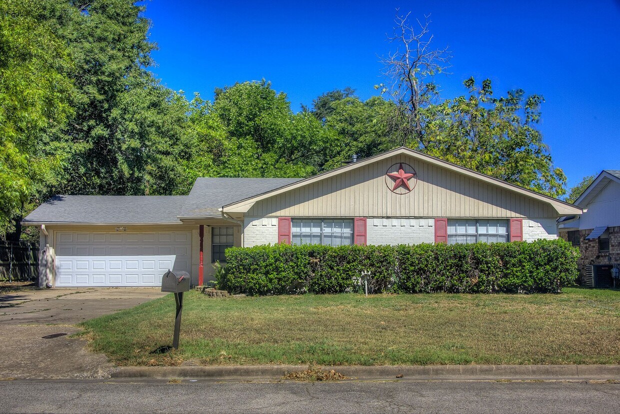 Primary Photo - 2512 Vernon Dr