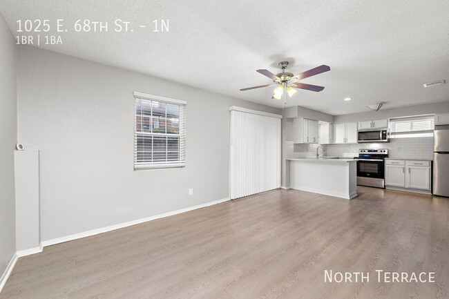 Foto del edificio - 1025 E 68th St
