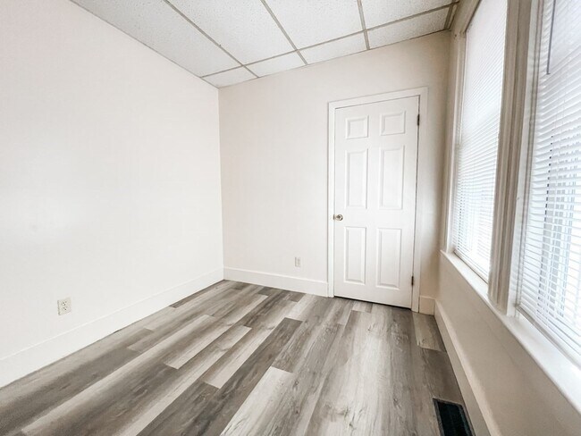 Building Photo - 1229 Sea St
