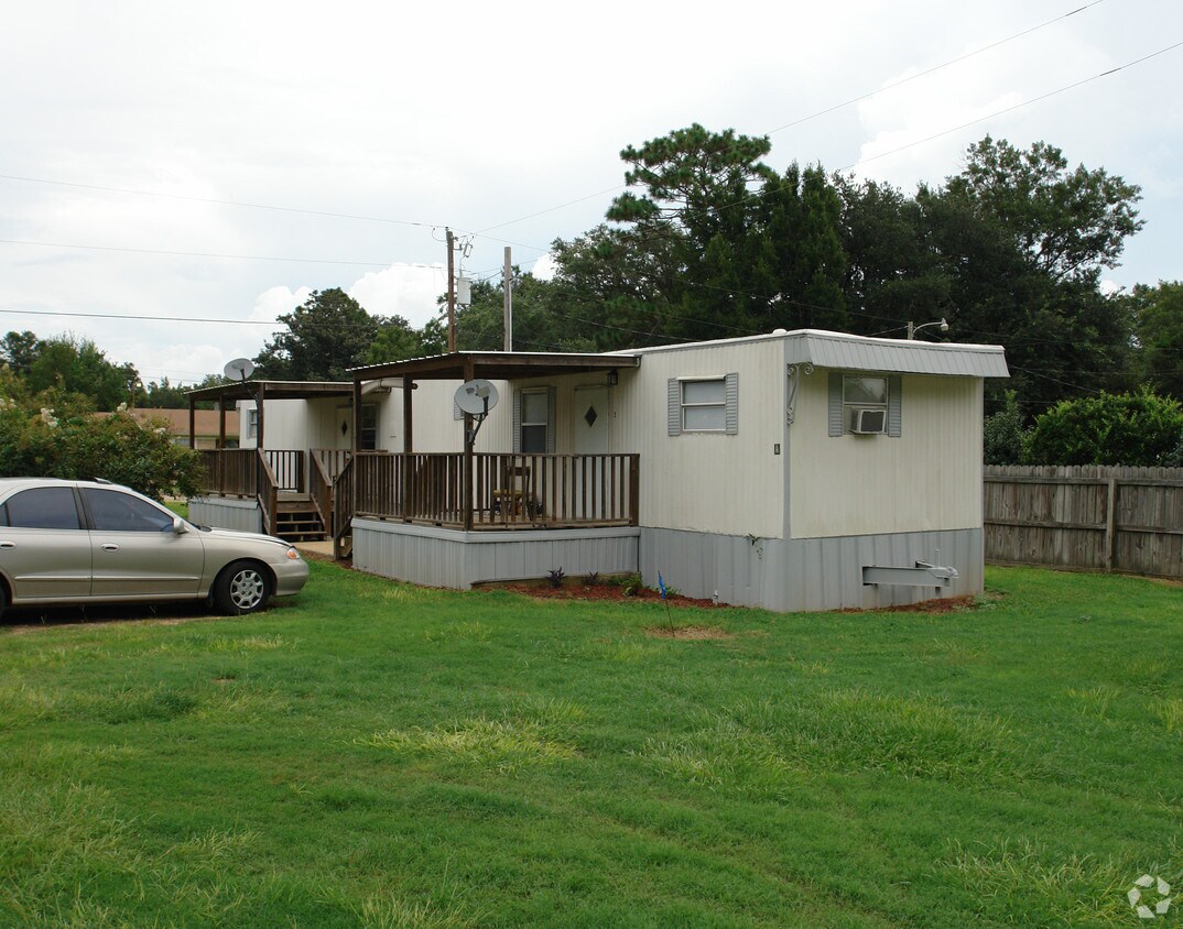 Building Photo - 14772 Camelia Ave