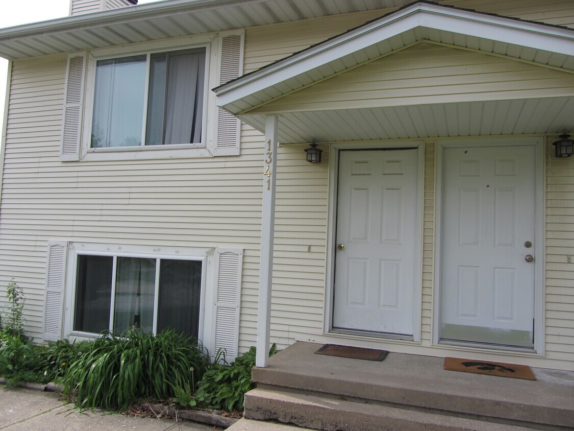 1341 Dolen Pl, Iowa City, IA 52246 House Rental in Iowa City, IA
