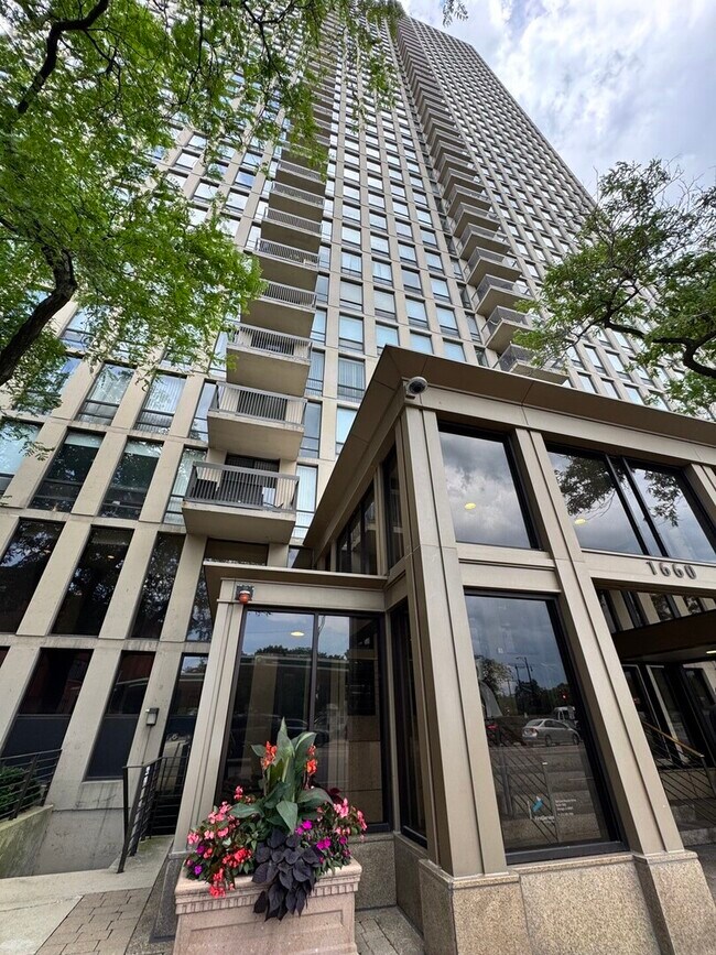 Foto del edificio - 1660 N La Salle Dr
