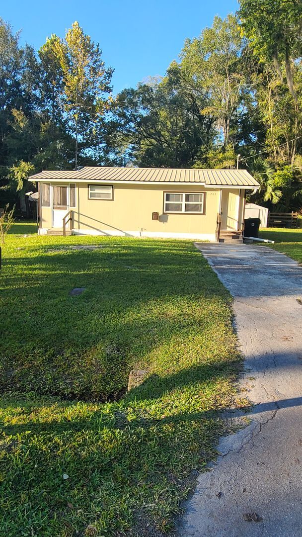 Building Photo - Adorable 2/1 move in ready!