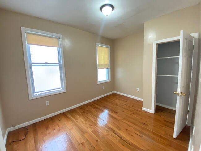 Foto del edificio - 186 Oakwood Pl