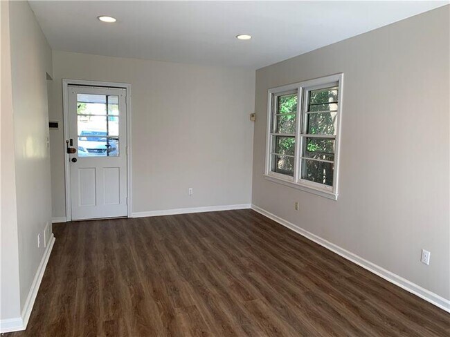 Building Photo - 1203 Biltmore Dr NE