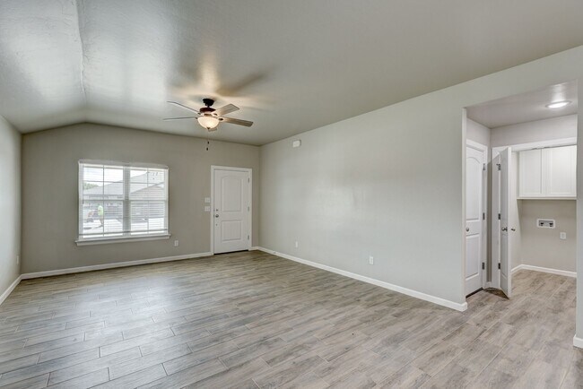 Building Photo - Brand new duplex!