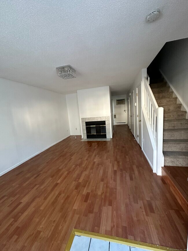 Foto del edificio - 585 Park Rd