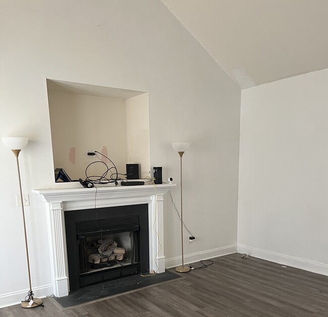 Building Photo - 36 Jumpmaster Dr