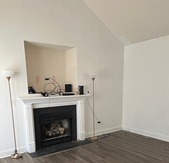 Foto del edificio - 36 Jumpmaster Dr