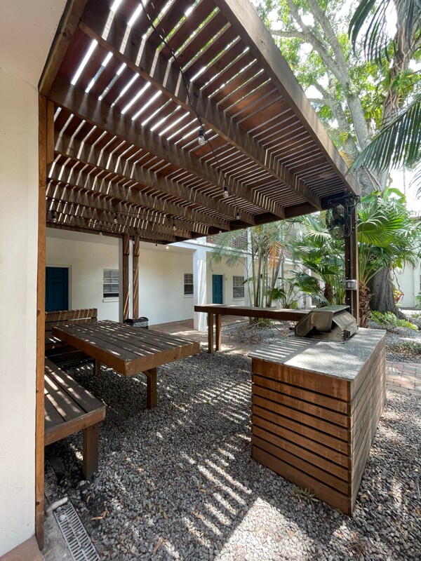 Foto del edificio - 3215 W Swann Ave