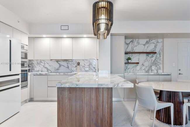 Foto del edificio - 2080 S Ocean Dr