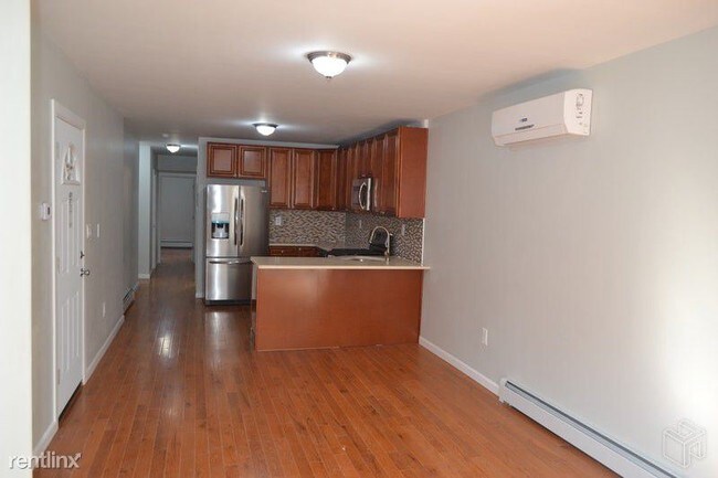 Building Photo - 2 br, 1 bath  - 115 E 179th St