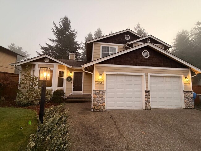 Building Photo - Gorgeous House in a Family-Friendly neighborhood!