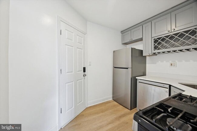 Building Photo - 1747 W Venango St