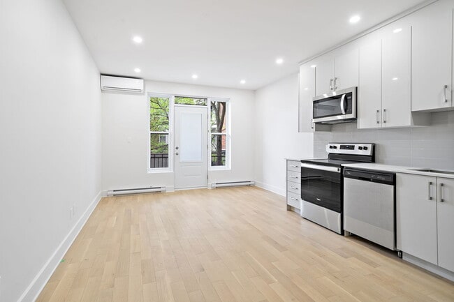 Photo du bâtiment - 4640-4650 Rue Wellington