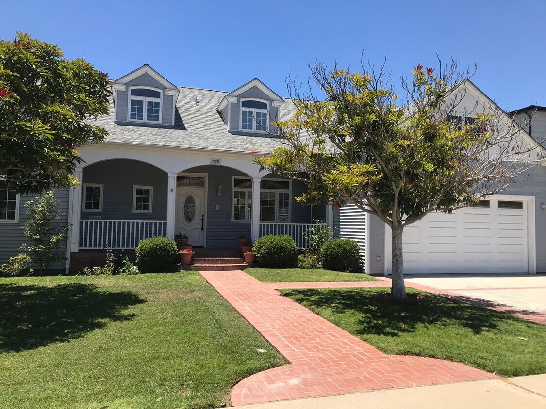 Primary Photo - Coronado Village - Large 4bd/3bath Executi...