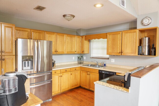 Kitchen - 7241 Evanel Way