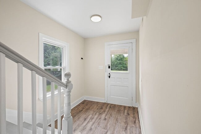 Building Photo - 1457 Caledon Rd