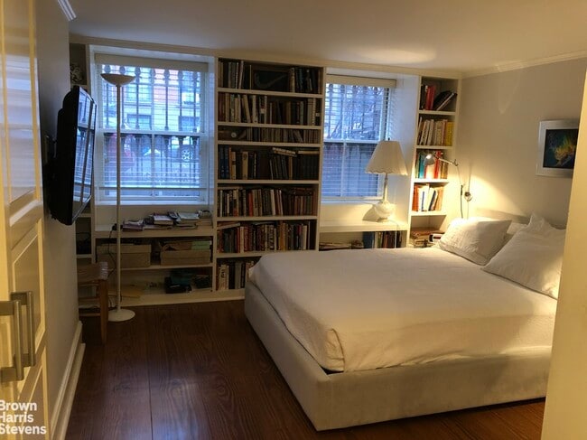 Building Photo - Cobble Hill Garden Apartment