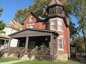 Building Photo - 160 W 9th Ave