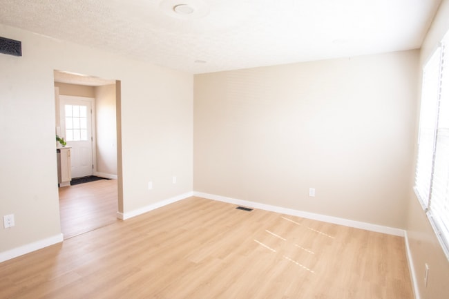 Foto del edificio - 2451 Cecil Ave