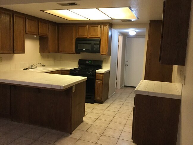 Foto del edificio - 2 Bedroom 2.5 Bathroom Condo in Canyon Crest